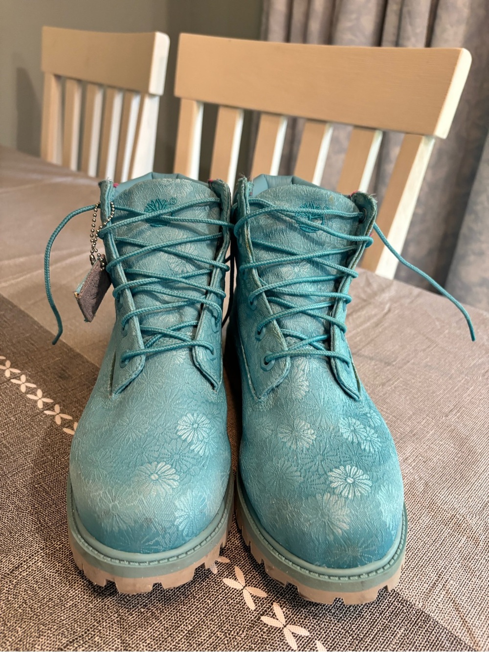 Timberland Teal Floral Lace-Up Ankle Boots size 8 women’s